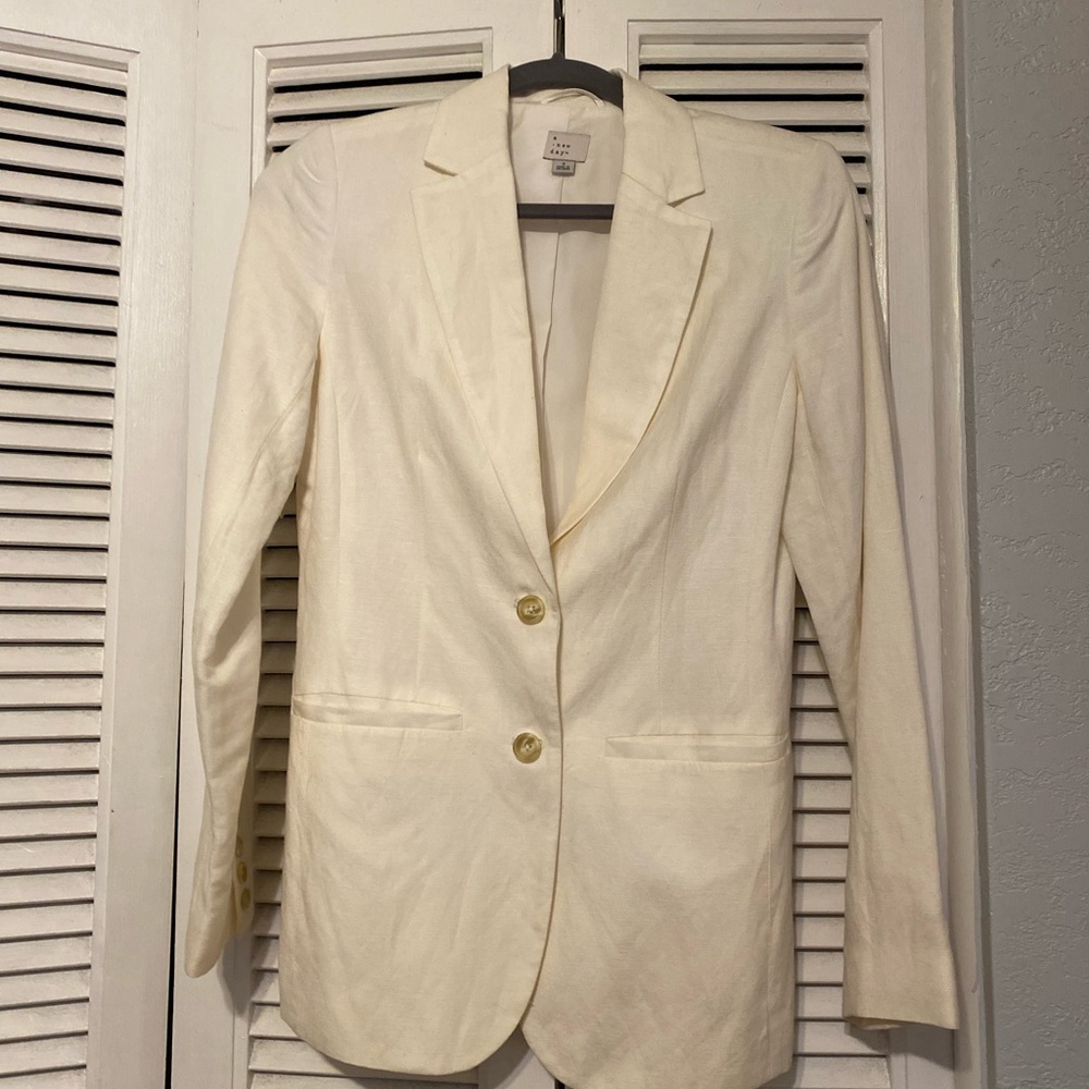Women’s Cream Linen Blazer Size 2